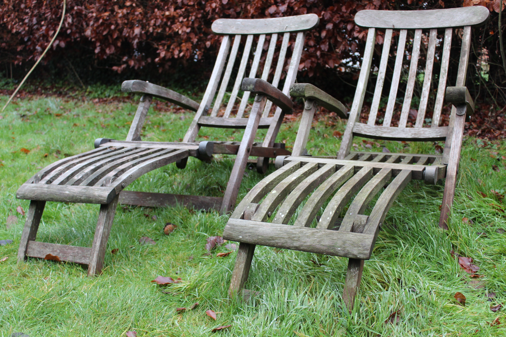 Reclining store steamer chair